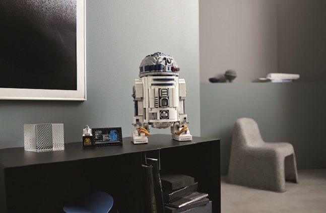 ルーカスフィルム創立50周年記念「レゴ スター・ウォーズ R2-D2」発売。セット限定のミニフィグや特別なレゴブロックが付属